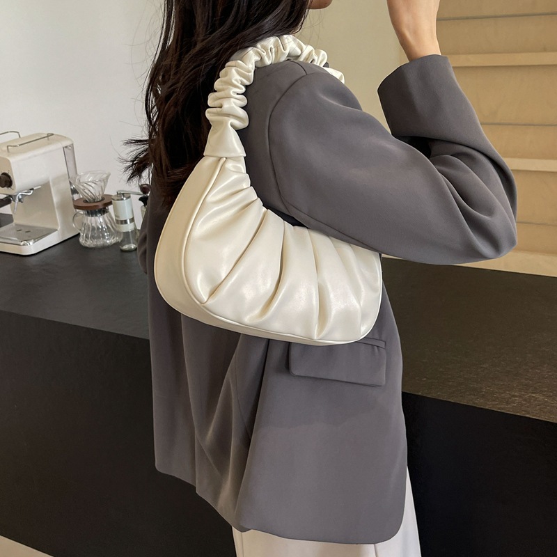 French niche design women's bag, fashionable pleated underarm bag, new 2024 trendy and versatile casual hand-held shoulder bag Application Scenario