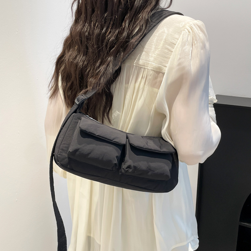 Japanese and Korean nylon casual single-shoulder bag, crossbody bag, solid-color underarm bag, lightweight and versatile, small square bag for travel, commuting and outings Specification drawing