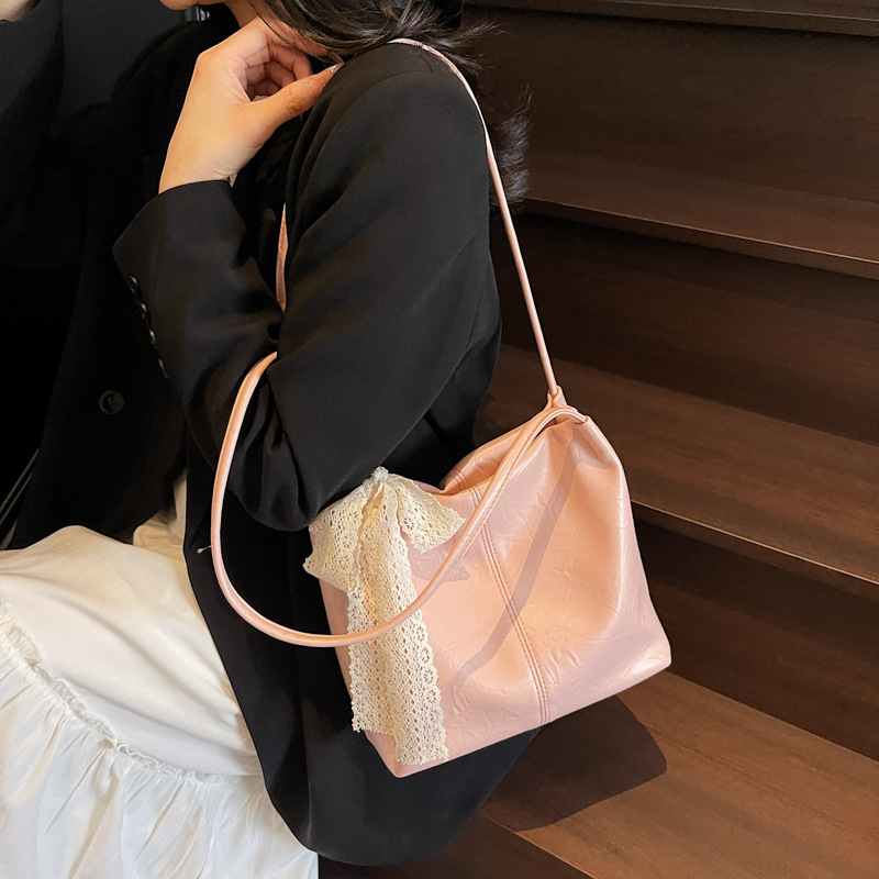 Korean lace single-shoulder bag for women 2025 new style, trendy commuting, simple underarm tote bag, fashionable and casual bucket bag details Picture
