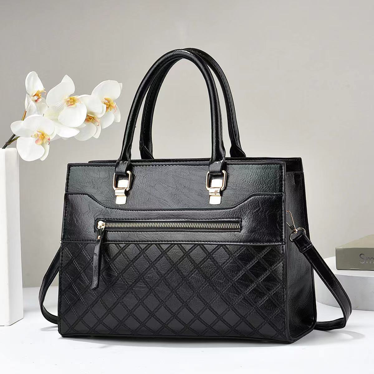 The new diamond-patterned patchwork fashionable and trendy women's bag with a high-end feel, cross-border large-capacity single-shoulder bag, crossbody bag and handbag Specification drawing