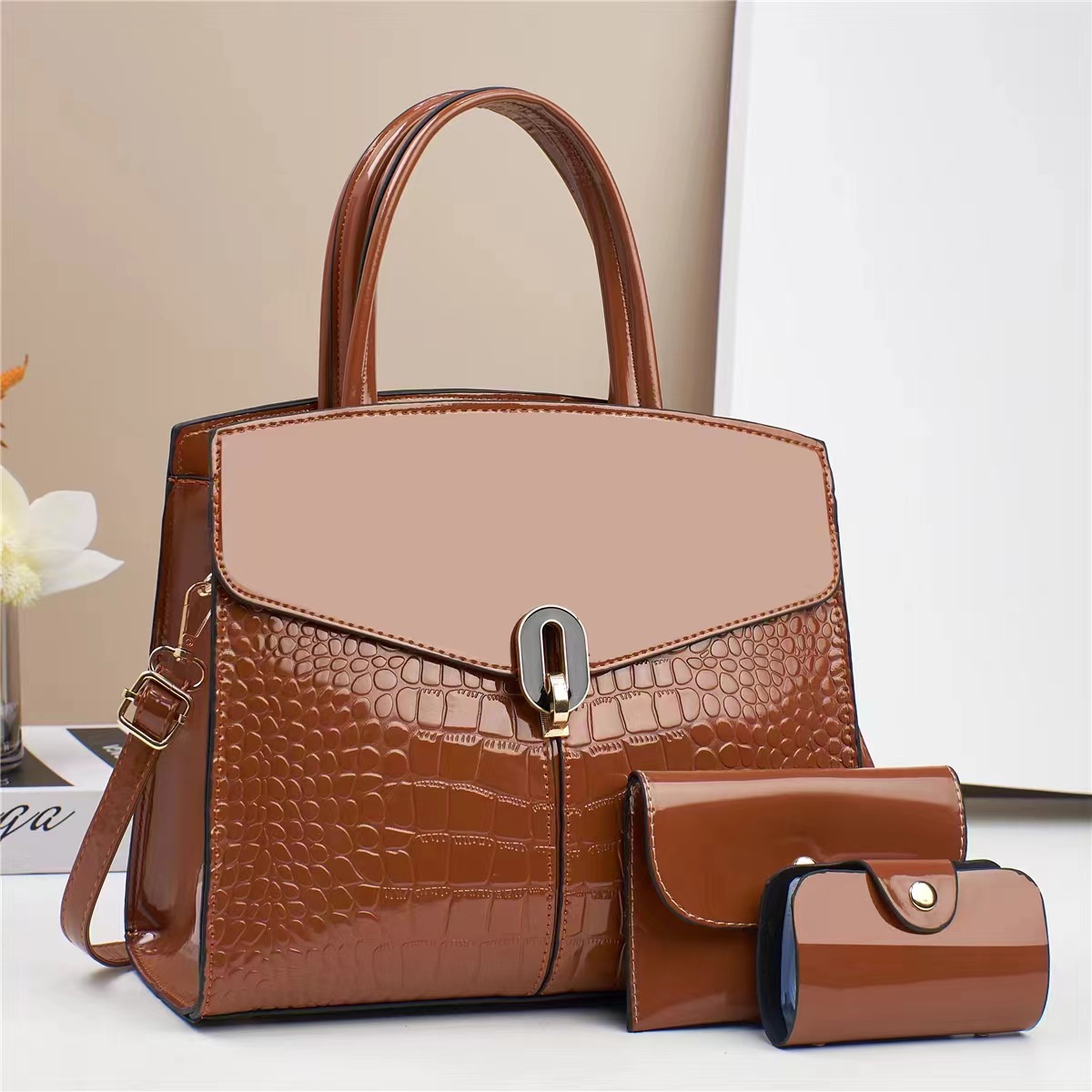 In 2024, a best-selling large single-shoulder crossbody bag for foreign trade, a versatile hand-carry bag, is a new fashion item for women Application Scenario