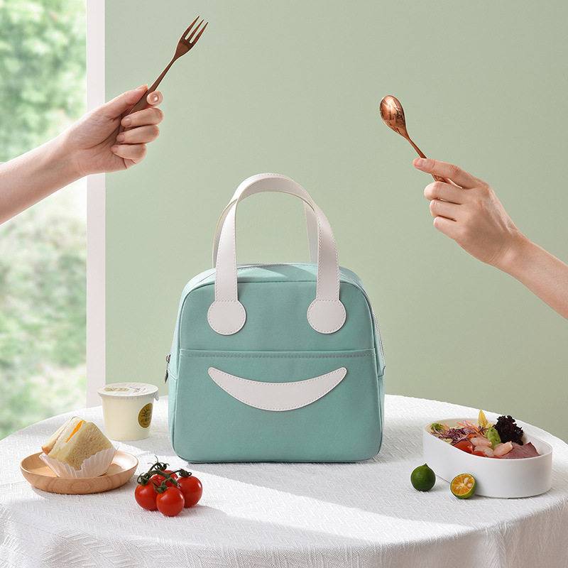 Runhui bags are portable, cute and smiling bento bags, insulated bags for bringing meals to work, student lunch bags and hand-held ice packs full figure