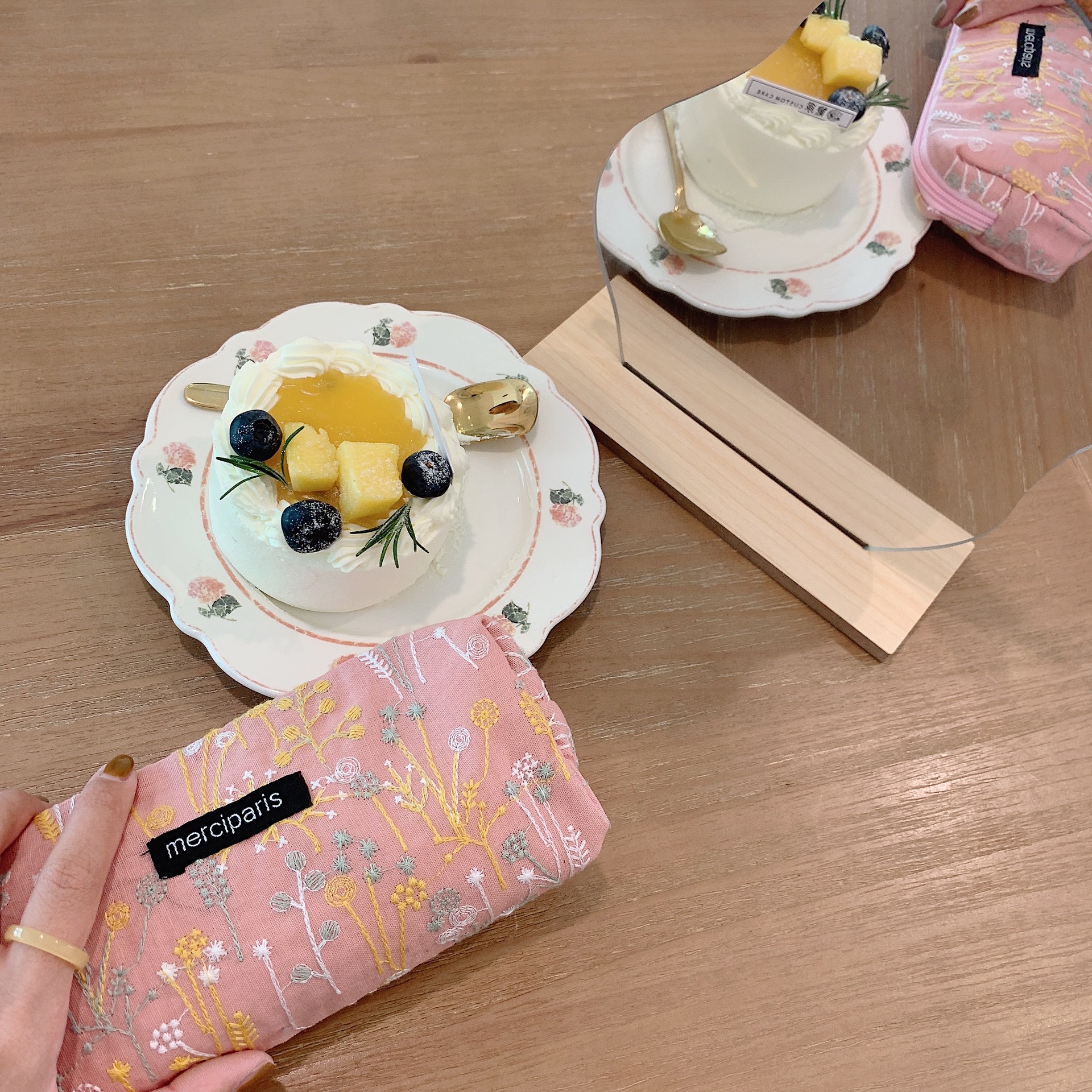 23041 Artistic Embroidery Starry Sky Pen case, simple student stationery storage bag, Japanese-style makeup bag, portable and easy to carry full figure