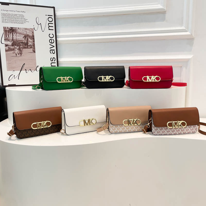 A retro and simple single-shoulder bag from Europe and America for the summer of 2025, a trendy small square underarm bag, a fashionable crossbody bag for women Application Scenario