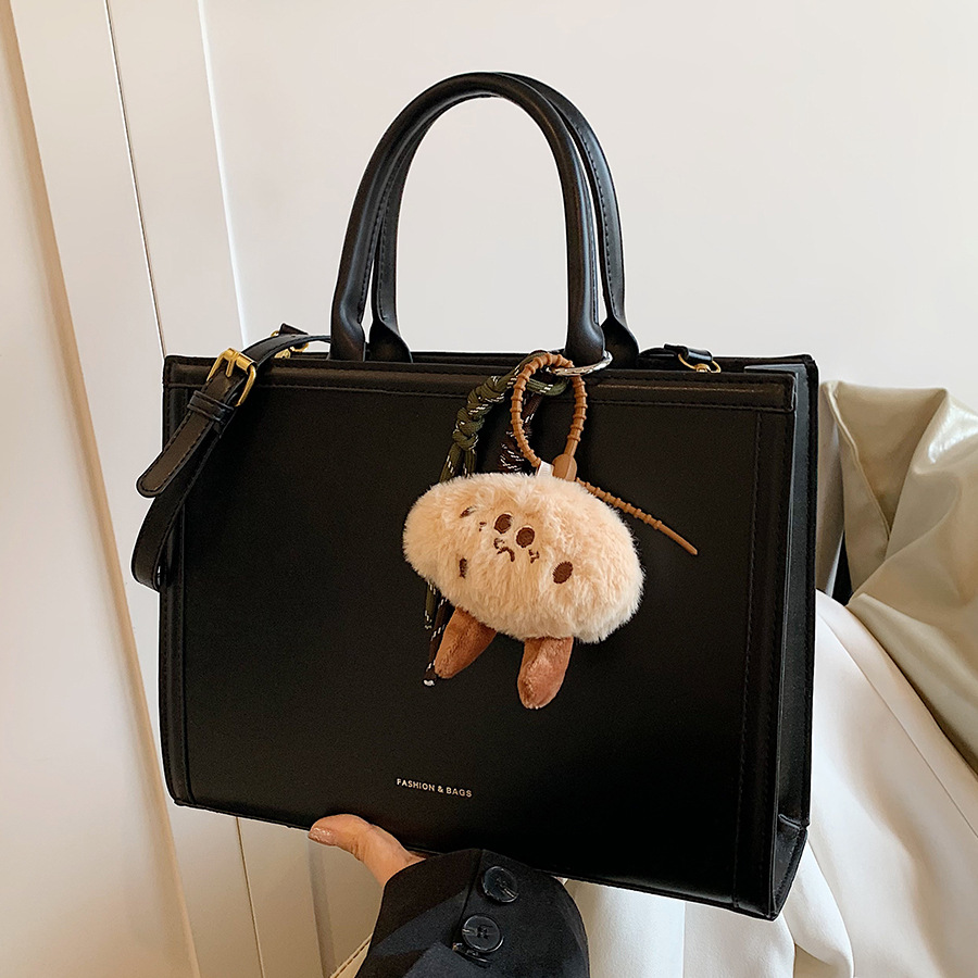 Trendy and fashionable women's 2024 new large-capacity versatile tote bag, retro commuter crossbody bag full figure