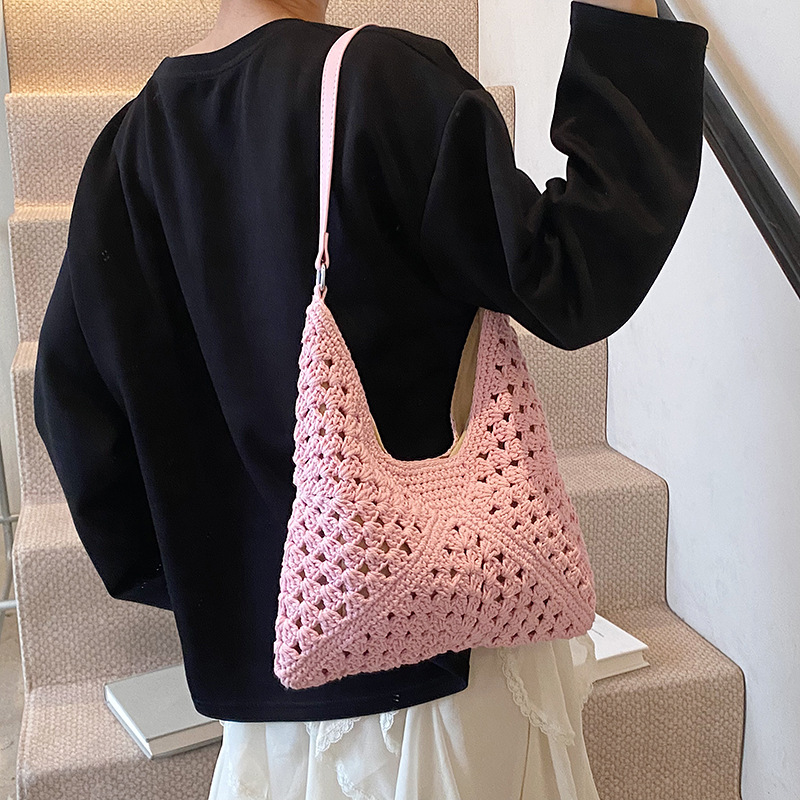 Hollowed-out best-selling woven large-capacity bucket bag for women 2025 new style seaside vacation beach straw woven versatile single-shoulder bag Application Scenario