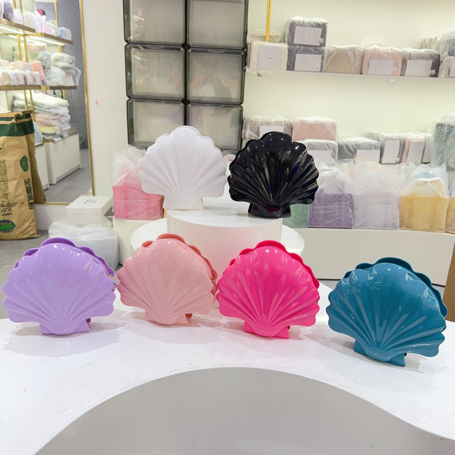 A new cross-border personalized shell-shaped women's bag, a fashionable Korean-style one-shoulder crossbody bag with a pressed shell full figure