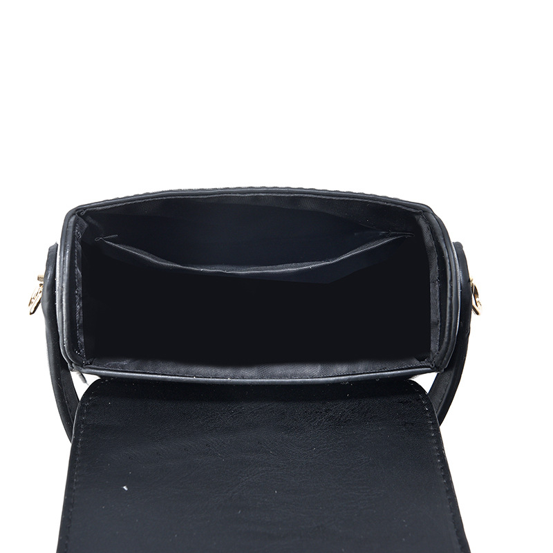 The 2024 new style of the niche design pocket money mobile phone bag is sweet, fashionable and cute. It's a small crossbody bag for girls in soft leather and solid color Application Scenario