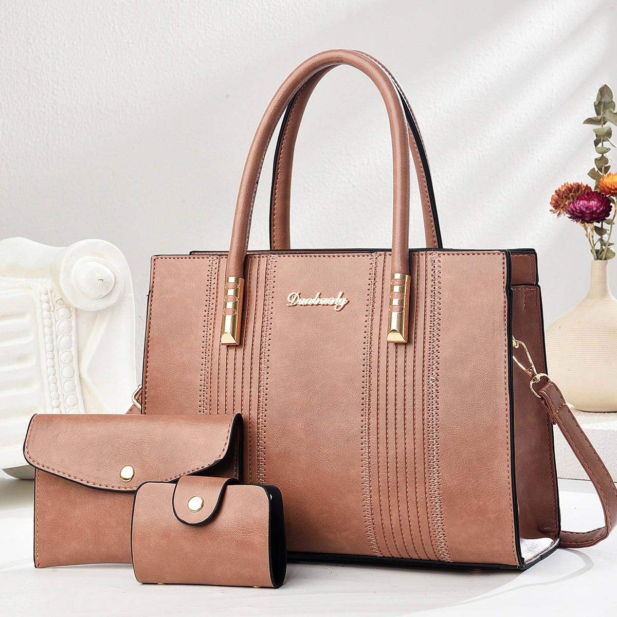 The 2025 new large-capacity red wedding bride handbag is a versatile and fashionable single-shoulder crossbody bag for mothers details Picture