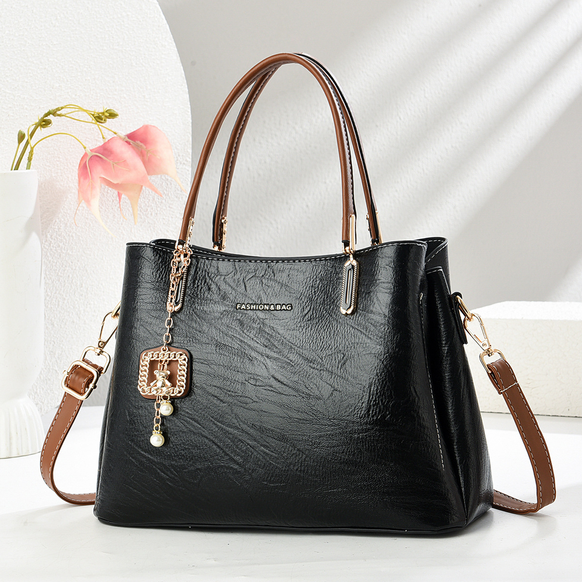 This retro new women's bag is fashionable, versatile, casual, trendy, high-end, single-shoulder, crossbody, large-capacity, and simple Specification drawing
