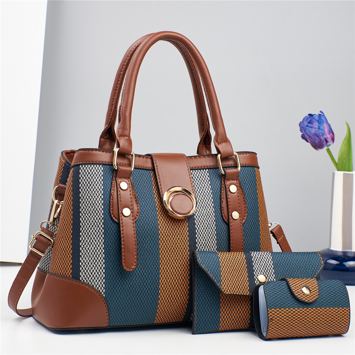 A new large-capacity multi-layer single-shoulder crossbody bag, a three-piece set of patchwork canvas, a fashionable cross-border versatile handbag in multiple colors details Picture