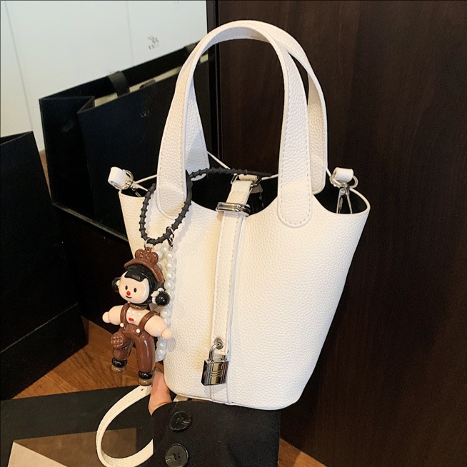 2025 New Korean-style fashionable and high-quality hand-held bucket bag, women's trendy and versatile single-shoulder bag, large-capacity crossbody bag full figure