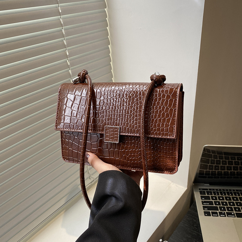 Retro single-shoulder bag 2025 Summer new casual handbag, crocodile pattern fashionable and simple crossbody small square bag for women full figure