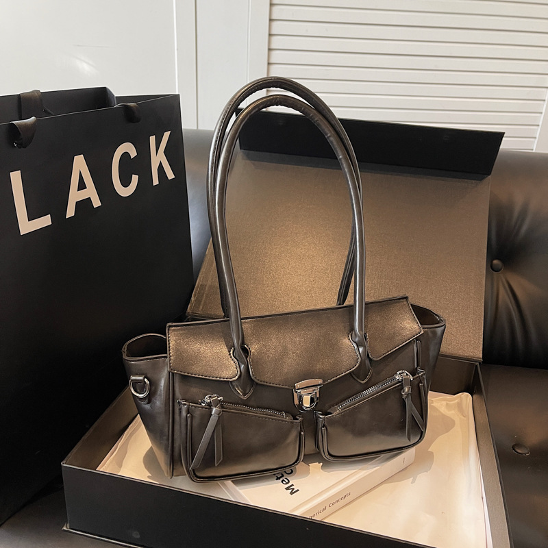High-end hot girl multi-pocket motorcycle bag, 2024 new retro large-capacity underarm bag, stylish commuter bag Specification drawing