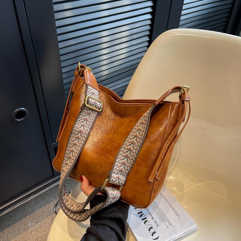High-end retro and fashionable bucket bag for women, 2024 new style, versatile, large capacity, niche single-shoulder crossbody bag, tote bag Specification drawing
