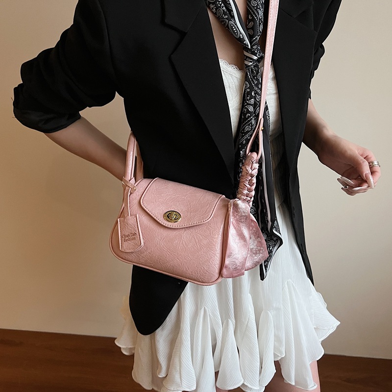 A niche design with a high-end underarm bag for women, a new summer fashion bag with lychee pattern, versatile for commuting, single-shoulder crossbody Specification drawing