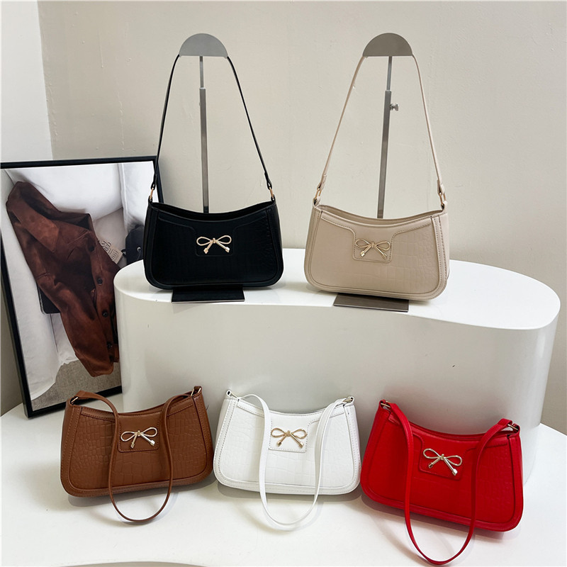 Cross-border high-end quality versatile underarm little girl bag 2025 new style fashionable handbag, shoulder bag, stylish baguette bag Application Scenario