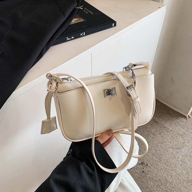 A trendy and stylish small square bag for women, a Korean style Instagram high-end and versatile single-shoulder bag, a new 2024 niche design for women full figure