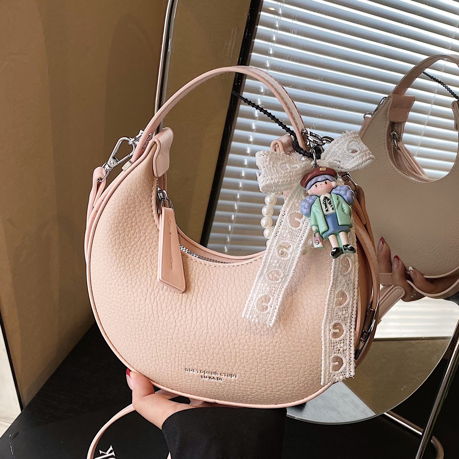 Korean style retro crescent moon bag for women 2025 new trendy spring and summer fashion underarm single-shoulder bag, hand-held crossbody bag full figure