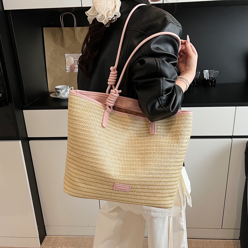 Trendy and fashionable single-shoulder bag for women, 2025 new style seaside and beach vacation, large-capacity straw woven bag, hollowed-out woven tote bag details Picture