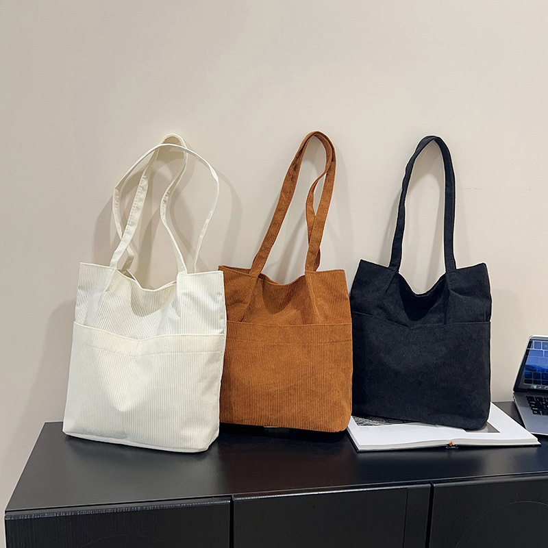 Korean-style large-capacity corduroy fabric 2025 trendy new artistic and casual solid color single-shoulder crossbody handbag for women Application Scenario