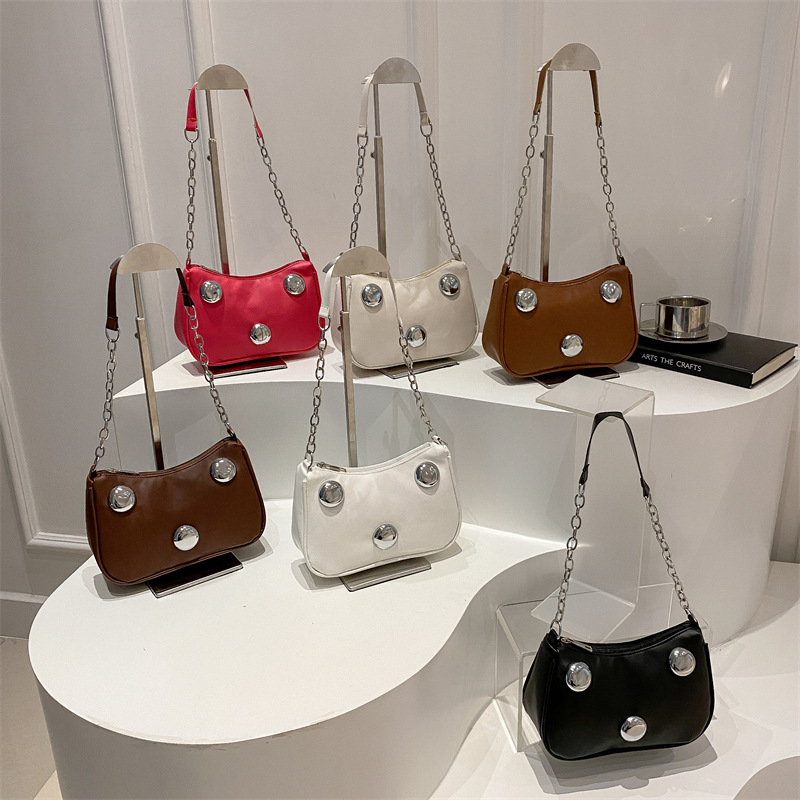 Stylish, casual, trendy and unique, spicy girl style riveted new 2025 simple crossbody handbag, small square women's bag Application Scenario