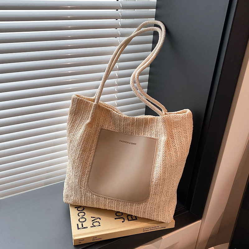 The popular large-capacity woven tote bag for women in the summer of 2025 is a simple single-shoulder bag and a fashionable commuting bag for work full figure