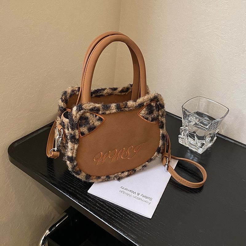 Plush leopard print bag for women 2024 new style, niche design, cute crossbody bag, high-end casual hand-held small handbag Specification drawing
