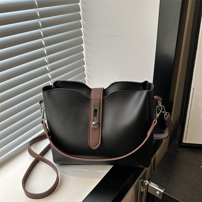 New high-end quality bucket tote bag, large-capacity crossbody bag, hand-held bill shoulder bag, solid color, simple and versatile for commuting full figure
