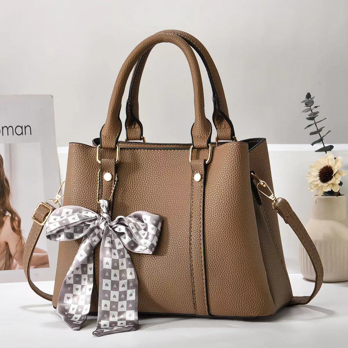 The manufacturer's export bag for women's 2024 new style handbag, single-shoulder crossbody bag, women's fashionable handbag, Korean style texture Specification drawing