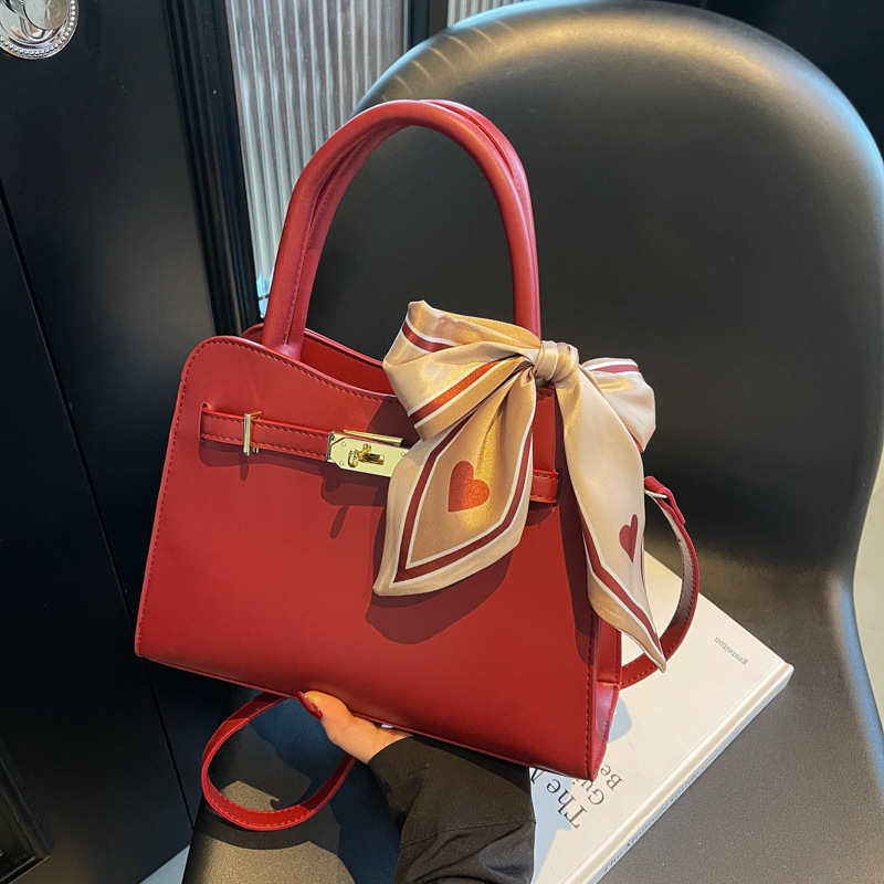 The high-end Kelly bag for women in 2025 features a niche design, a fashionable and simple single-shoulder bag, and a trendy and casual bridal bag Specification drawing