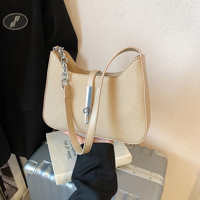 This is a new, fashionable and versatile single-shoulder underarm bag for women with a niche design in 2025. It exudes a sense of sophistication and is casual and simple Specification drawing