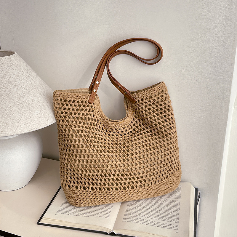 Artistic grid hollowed-out woven bag, women's beach straw woven underarm bag 2025 new style, trendy and versatile casual single-shoulder bag details Picture