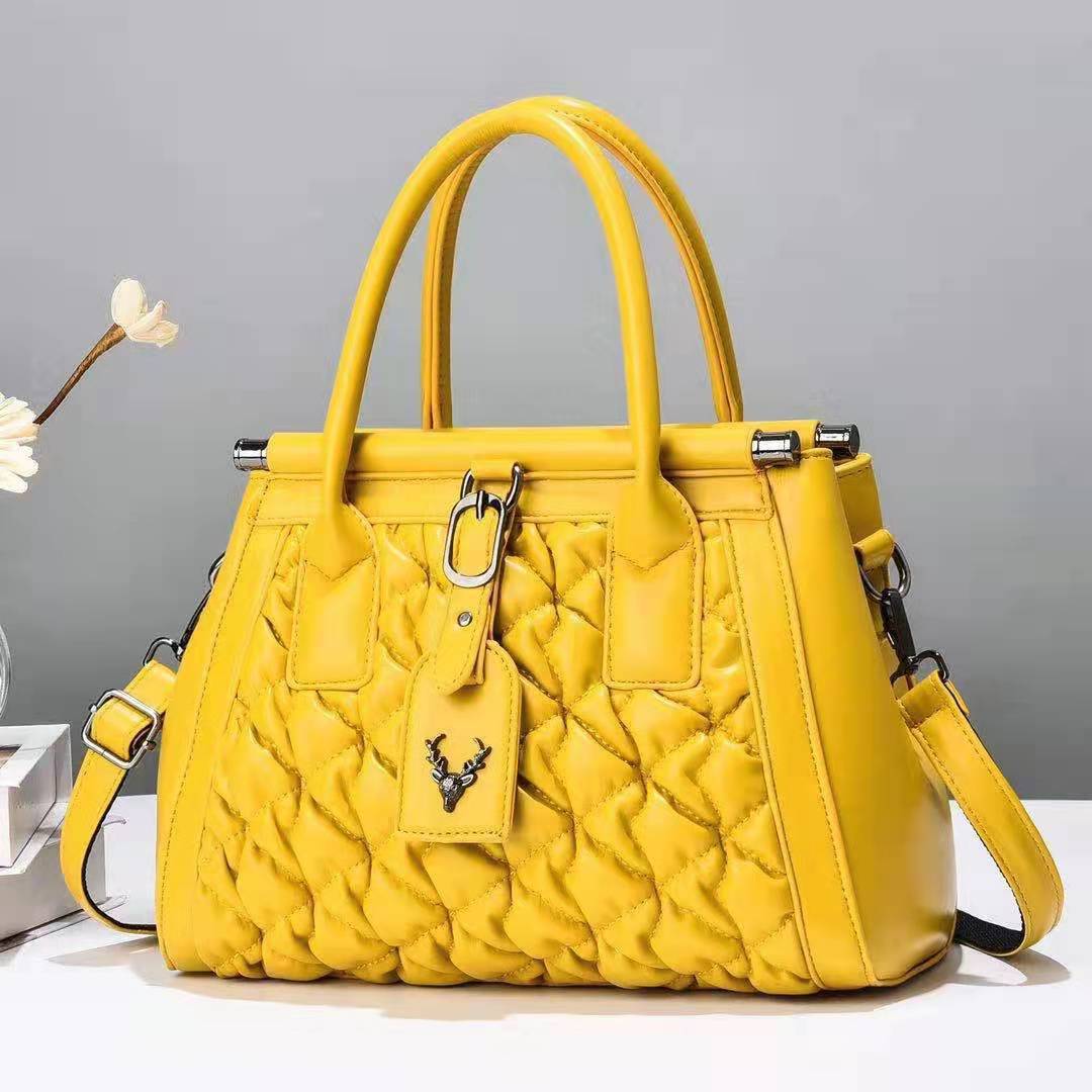 2022 New style of foreign trade pleated handbag, cross-border large-capacity, candy-colored single-shoulder hand-carry Korean version women's bag, large bag Item Picture