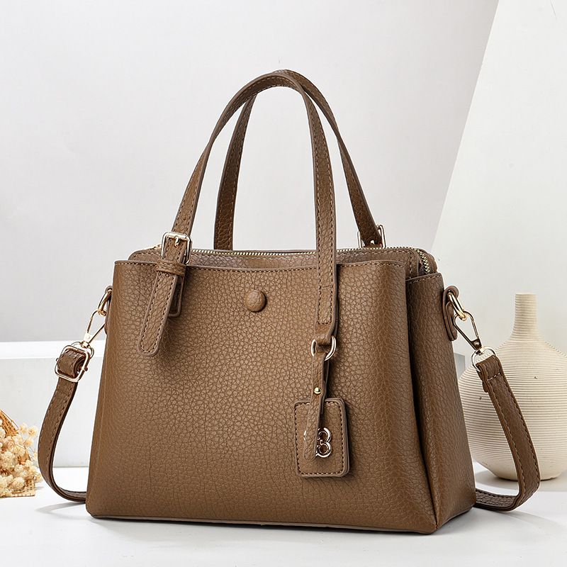 This is a new Spring/Summer 2024 fashionable and high-quality, large-capacity solid color single-shoulder crossbody handbag for women Specification drawing