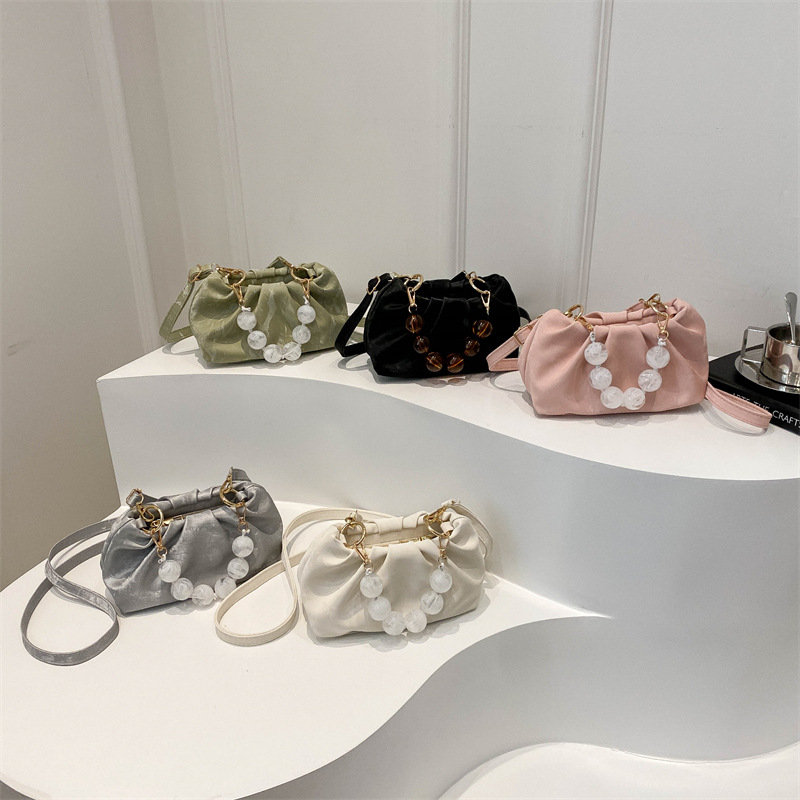 Cross-border pleated fashion beaded handbag for women, a new summer 2024 stylish and simple Korean-style single-shoulder crossbody bag Application Scenario