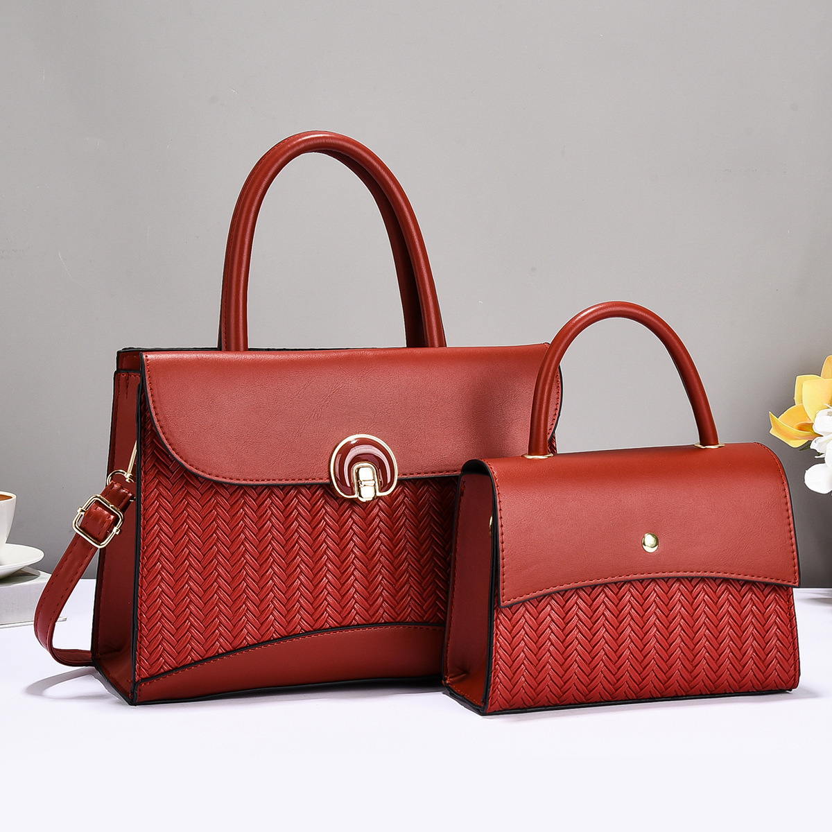 Cross-border consignment of trendy foreign trade bags for women 2025 new style, light luxury texture, large capacity tote hand-held shoulder bag Item Picture