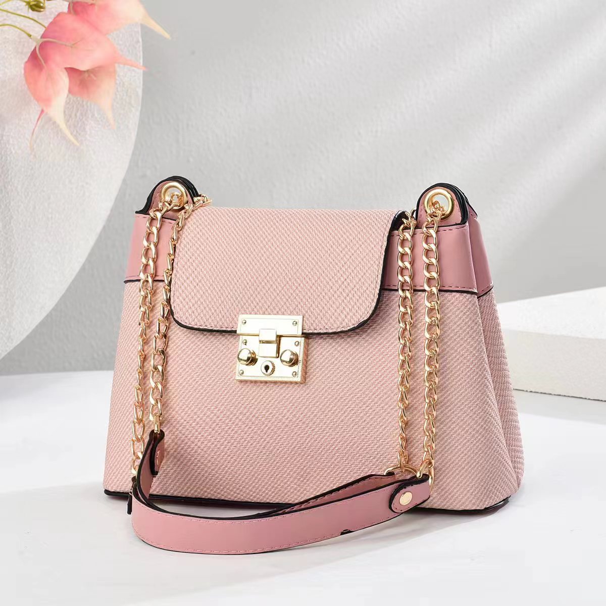 Taizhou women's bags: Versatile crossbody bags, single-shoulder bags, popular large-capacity chain bags, small bags, women's bags details Picture
