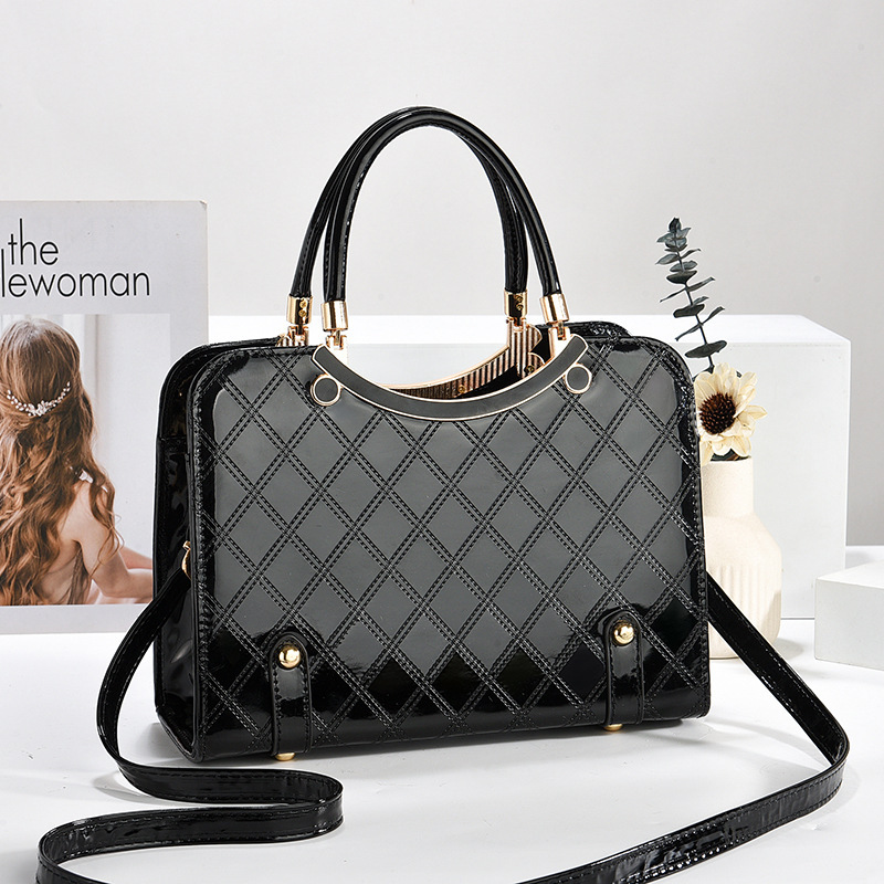 2024 New style fashionable shiny leather bag, European and American trend, large-capacity, high-quality single-shoulder crossbody handbag Application Scenario