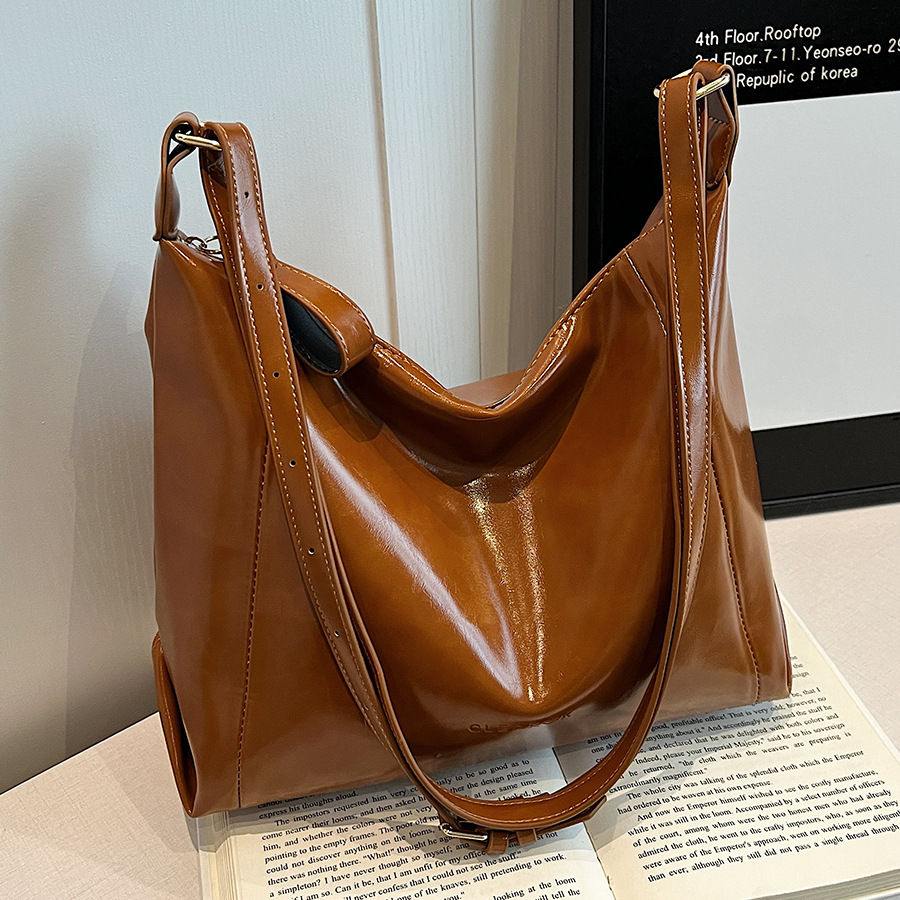 Fashionable shiny tote bag for women, 2024 new large-capacity simple and casual shoulder bag, high-end and versatile underarm bag full figure