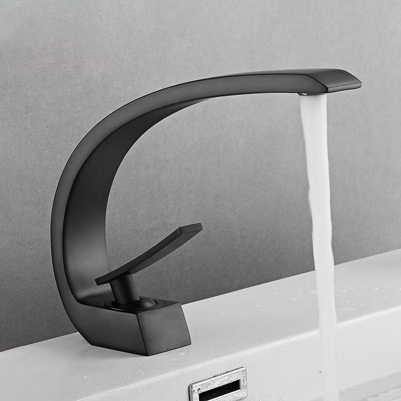 Cross-border Moon Bay cold and hot water faucets, bathroom washbasins, anti-splash creative all-copper washbasins and faucets Application Scenario