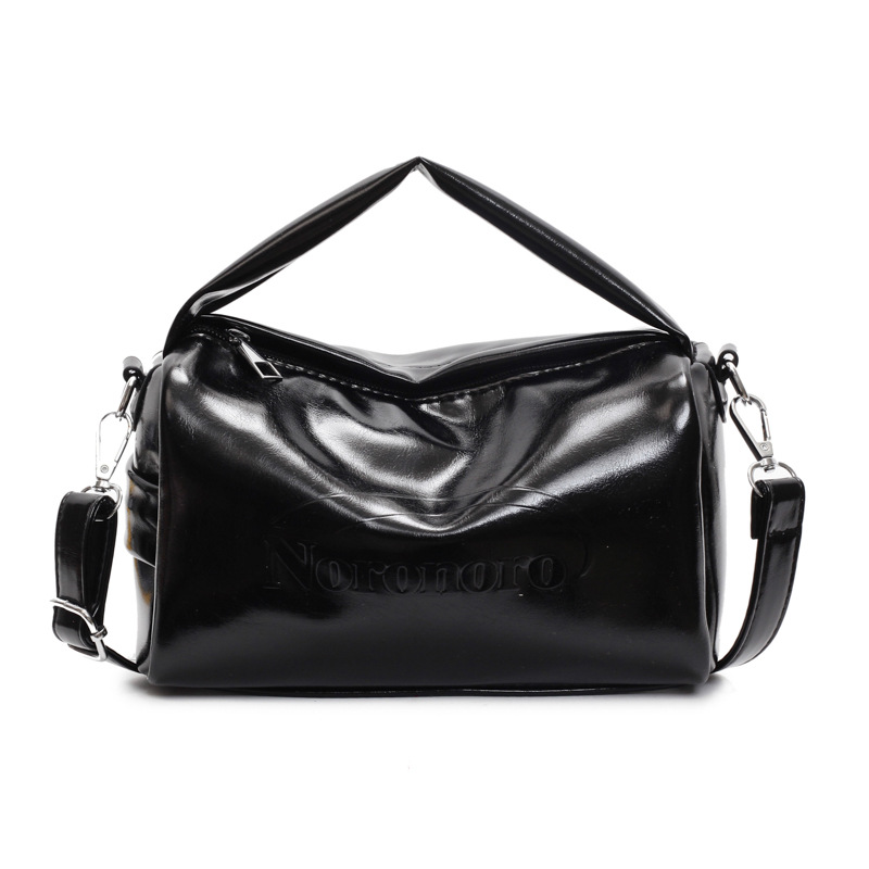 This year, a fashionable, simple and laid-back style high-end commuter single-shoulder bag is in vogue. It's a casual Boston crossbody bag for women Item Picture