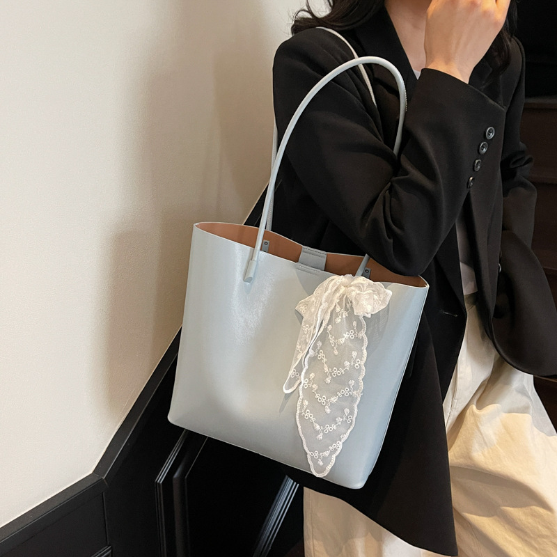 Korean style large-capacity tote bag for women 2025, trendy and simple single-shoulder underarm bag, versatile, solid color details Picture