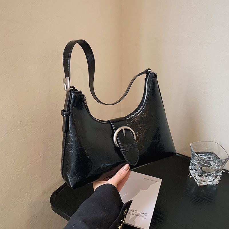 A high-end and niche design underarm crossbody bag for women, a new 2025 trendy and versatile single-shoulder bag for commuting Specification drawing