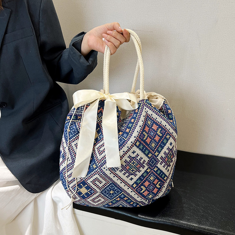 Summer 2025 new fashion handbag, large-capacity trendy single-shoulder bag, ethnic-style printed tote canvas bag full figure