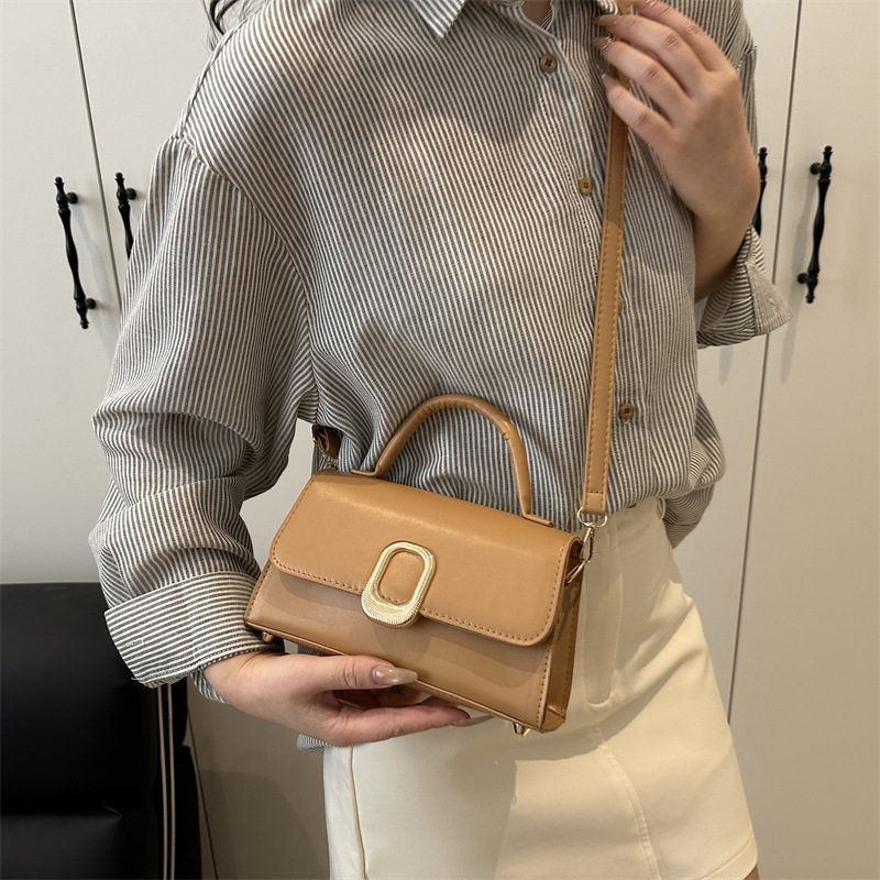 Simple and versatile hand-held small square bag 2025 Korean version new Spring Niche fashion casual single-shoulder bag for commuting women Specification drawing