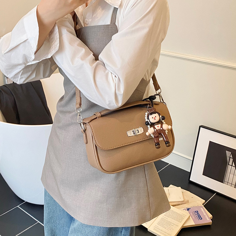 The 2025 new niche design, trendy and versatile hand-held small square bag, is a fashionable, stylish and high-end single-shoulder crossbody bag for women Specification drawing