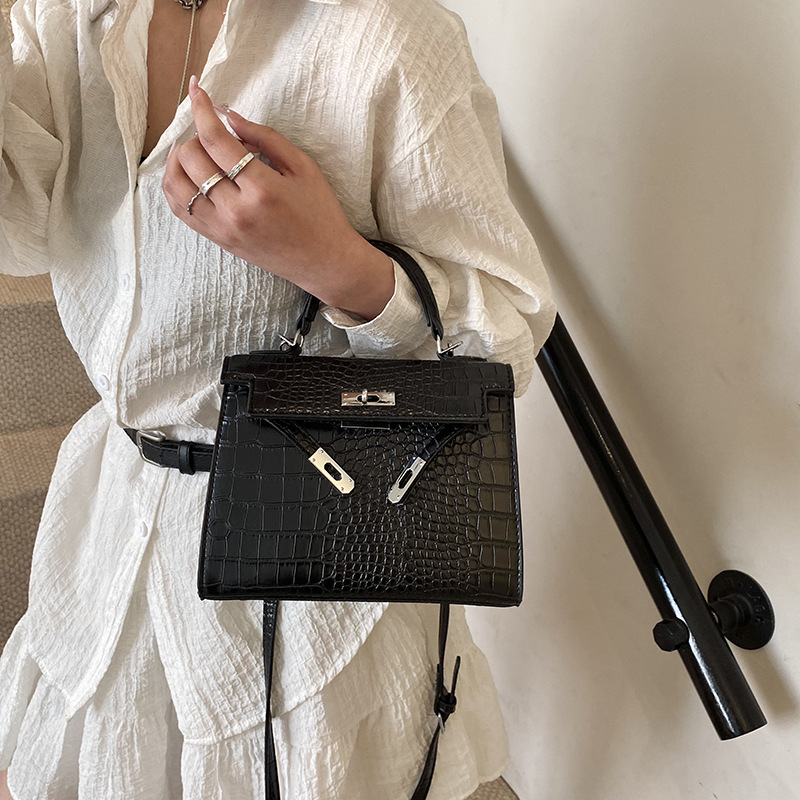 The high-end crocodile print hand-held Kelly bag for women's Spring/Summer 2025 is a simple and versatile single-shoulder bag and a trendy crossbody bag details Picture