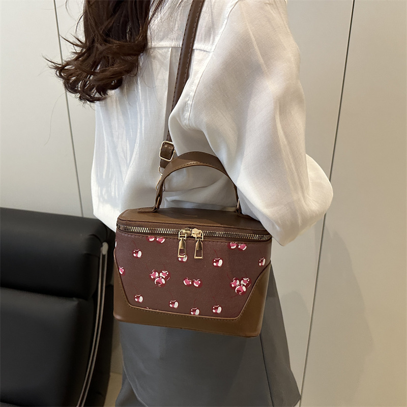 Cross-border Trend 2025 Summer New Cherry hand-held bill of lading shoulder crossbody bag, large capacity shopping bag, commuter box bag details Picture