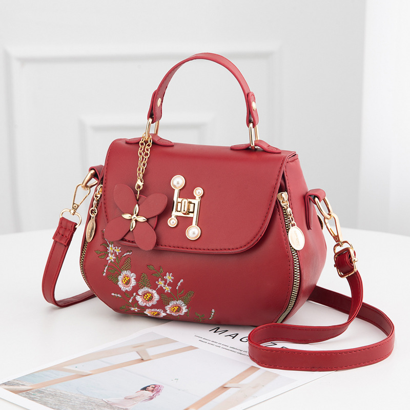 Factory direct sales of women's bags 2022 new style Versatile middle-aged mom bag Embroidered single-shoulder crossbody women's handbag Application Scenario